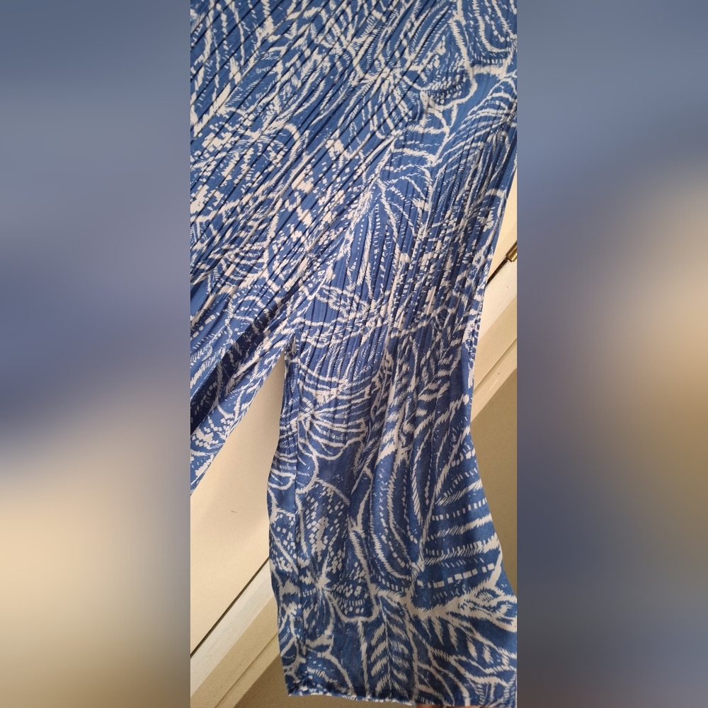 Sunny Leigh Blue and White Patterned Top Sz XL Long Sleeve Flowy Casual Party - Picture 4 of 7